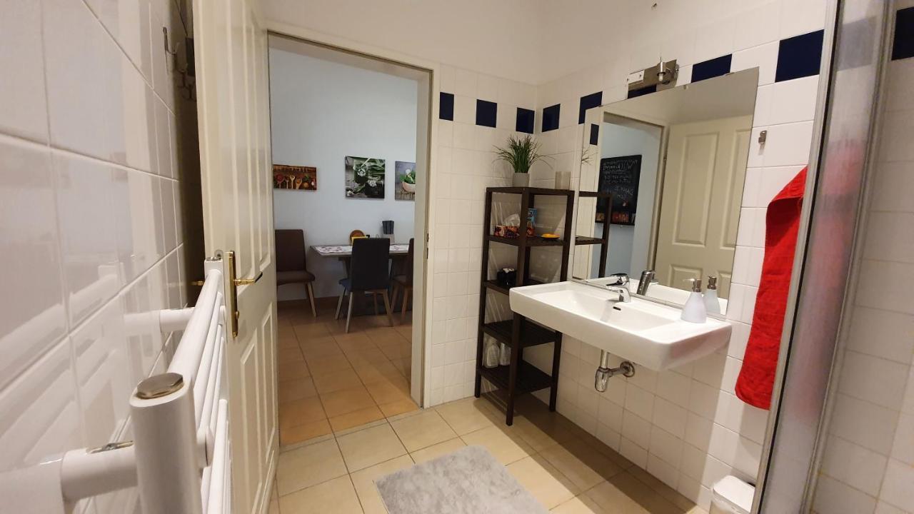 Gorgeous Viennese Apartment 10 Min To City Center Luaran gambar